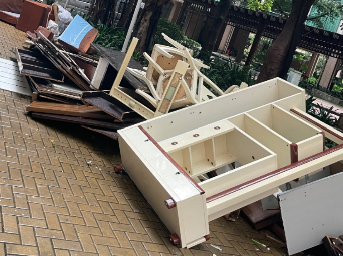 上海代扔旧办公家具服务